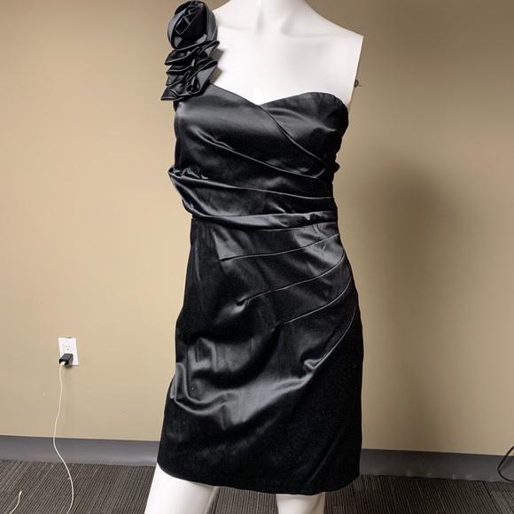 Dresses & Skirts - Glam dress